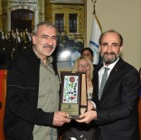 İSMAİL HAKKI - Yıldırımlı Hayvanseverlere Plaket