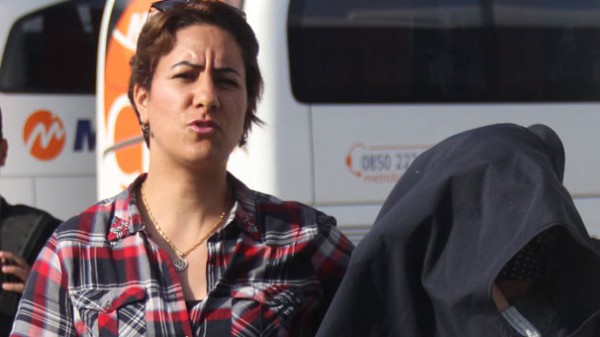 Ağabeyi saçını kazıtıp eve hapsetti!