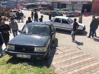 İSMET İNÖNÜ - 2 Otomobil Çarptı; 3 Yaralı