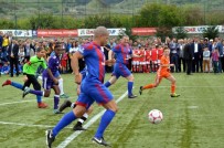 İZMIR EMNIYET MÜDÜRÜ - Bakan Osman Aşkın Bak, Alex De Souza İle Sahaya İndi