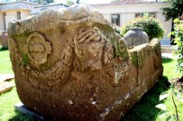 ROMA DÖNEMİ - Boğa Başlı 1700 Yıllık Lahit Bulundu