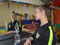 AYŞE BEGÜM ONBAŞI - Cimnastiğin Altın Kızı Onbaşı'nın Gözü Yine Dünya Şampiyonluğunda