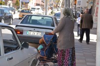 Dilenciler Gazeteciye Saldırdı