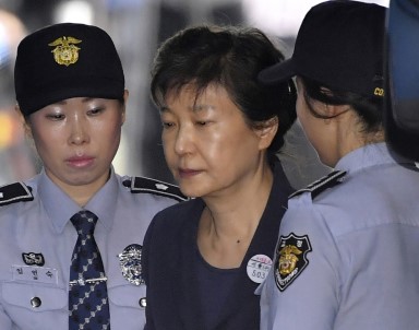 Güney Kore Eski Devlet Başkanına 24 Yıl Hapis Cezası