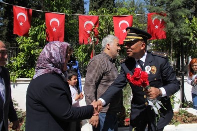 Mersin Polisinden Şehitlik Ziyareti