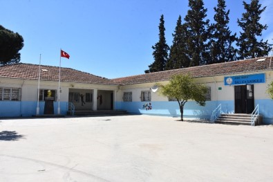 Nazilli Belediyesi, Dallıca İlkokuluna Halı Saha Kazandırıyor