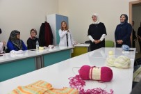 OKUMA YAZMA SEFERBERLİĞİ - Neşe Özhaseki, Okuma Yazma Kursu Kursiyerlerini Ziyaret Etti