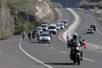 Polis Haftası Dolayısıyla Bisiklet Yarışması Yapıldı