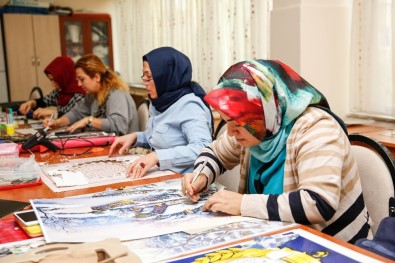 Şehitkamilli Kadınlardan Kağıt Rölyef Kursuna Yoğun İlgi