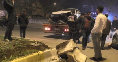 Ağrı'da Otomobil Refüje Çıktı Açıklaması 1 Yaralı
