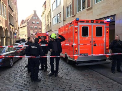 Almanya'da Kamyonetle Kalabalığa Daldı Açıklaması 4 Ölü, 20'Nin Üzerinde Yaralı