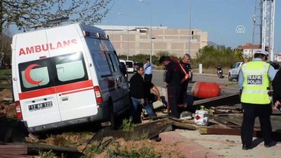 Ambulans İle Otomobil Çarpıştı Açıklaması 6 Yaralı