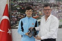 KOŞU AYAKKABISI - Başarılı Sporcu İzmir'e Uğurlandı