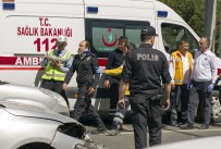 ÇEVİK KUVVET POLİSİ - Çevik Kuvvet Polislerinin Bulunduğu Araç Kaza Yaptı