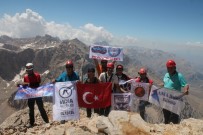 DEMİRKAZIK - Dağcılar Türk Bayrağını Yeniden Zirveye Dikti