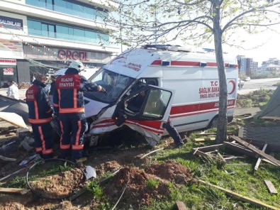 Elazığ'da Ambulans İle Otomobil Çarpıştı Açıklaması 7 Yaralı
