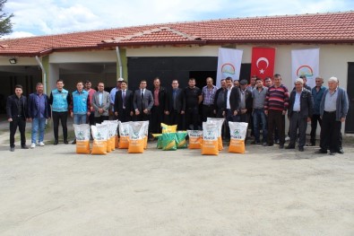 Hisarcık'ta 52 Çiftçiye Ücretsiz Mısır Tohumu Dağıtıldı