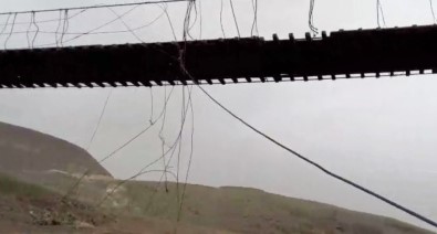 Kars'ta Köylüler Çelik Telleri Kopan Asma Köprünün Yapılmasını İstiyor