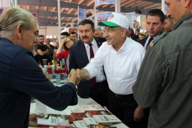 Kılıçdaroğlu Amasya'da Kitap Fuarını Dolaştı