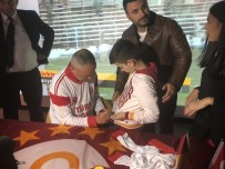 PREKAZI - Prekazi Galatasaraylı Taraftarlarla Buluştu