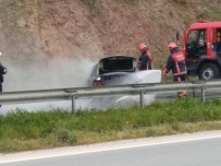 KATI ATIK TESİSLERİ - Traktör İle Otomobil Çarpıştı Açıklaması 2 Yaralı
