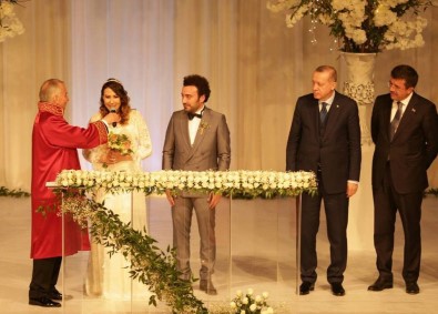 Cumhurbaşkanı Erdoğan Nikaha Şahitlik Etti