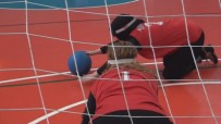 DUMLUPıNAR ÜNIVERSITESI - Görme Engelliler Ve Üniversite Öğrencileri, Goalball Maçında Karşı Karşı Geldi