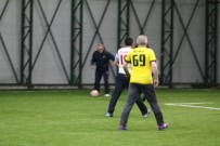 BAYBURT ÜNİVERSİTESİ - Maliye Bakanı Ağbal, Halı Saha Maçında Forma Giydi