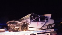 Otomobil İle İşçi Servisi Çarpıştı Açıklaması 3'Ü Ağır 17 Yaralı