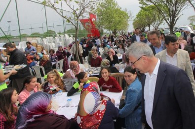 Başkan Yaralı Paşaköy'de Hayır Yemeğine Katıldı