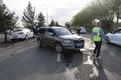 Diyarbakır'da Zincirleme Trafik Kazası Açıklaması 1'İ Ağır 7 Yaralı