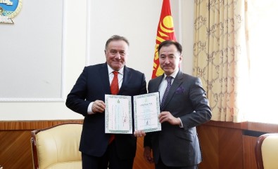 Enver Yücel'e 'Moğolistan Kültür Elçiliği Nişanı' Verildi