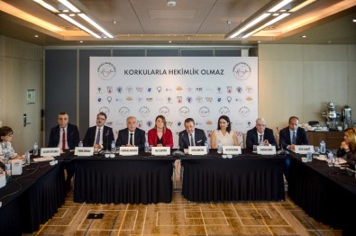 ''Korkularla Hekimlik Olmuyor''