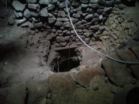 ELEKTRİK KABLOSU - Mersin'de Kaçak Kazı Yapan 8 Kişi Suçüstü Yakalandı