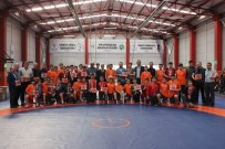 BURAK ÖZCAN - Okul Sporları Güreş Müsabakaları Yapıldı