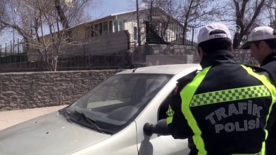 Polisten Sürücülere 'Çikolatalı' Uyarı