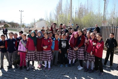 Vali Pehlivan, 'Köyün En Çocuk Hali' Projesi Kapsamında Oluşturulan Kütüphanelerin Açılışını Gerçekleştirdi