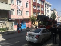 KIRAZLı - Yangında Mahsur Kalanları İtfaiye Kurtardı