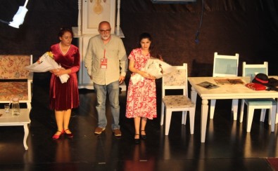 'Beyaz' Oyunu 9. Ayvalık Tiyatro Festivali'nde Sergilendi