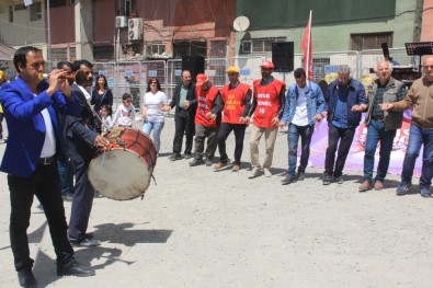 Hakkari'de Halaylı '1 Mayıs' Kutlaması