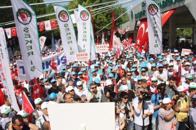 İşçiler 1 Mayıs'ı Şeker Fabrikasının Önünde Kutladı