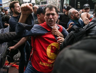 Taksim'e yürümek isteyen göstericilere müdahale