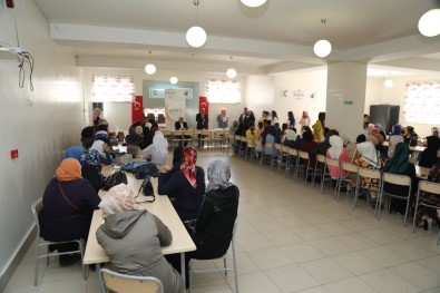 Türkçe Eğitimi Gören Suriyelilere Sertifikaları Verildi