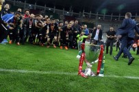 Akhisarspor'un Kupasını Bakan Bak Verdi