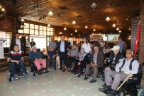 ABDULLAH KıLıÇ - Başkan Özakcan 'Engelliler Haftası'nda Engellilerin Yüzünü Güldürdü
