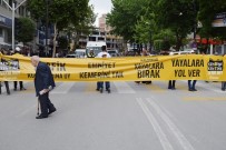 DİKKATSİZLİK - Büyükşehir Kent Konseyi Trafik Farkındalığı İçin Yol Kapattı