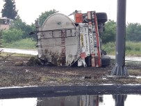 TANKER ŞOFÖRÜ - Devrilen Yakıt Tankerinin Sürücüsü Yaralandı