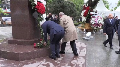 Haydar Aliyev'e Doğum Gününde Anma