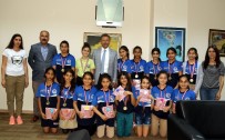 HENTBOL - Hentbolcu Kızlar, Başarılarını Başkan Pamuk İle Paylaştı