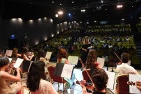 TARıK AKAN - Konyaaltı Belediyesi Keman Orkestrası Büyüledi